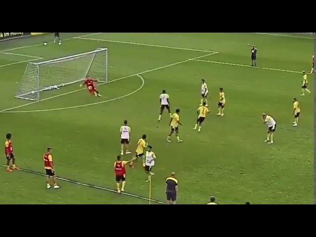 Jadon Sancho nasty nutmeg during training/ Borussia Dortmund