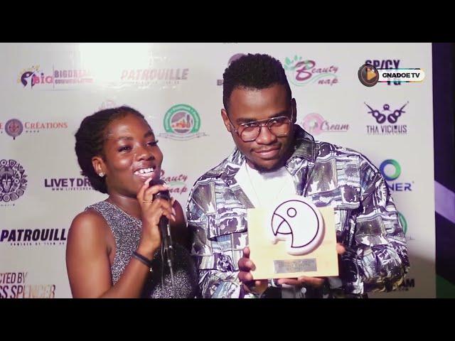 Jean-Pierre Azanledji sur le tapis rouge des Gnadoe Magazine Awards 2023