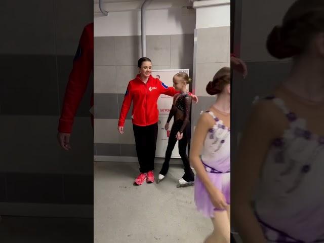 Kamila Valieva took photos with little figure skaters