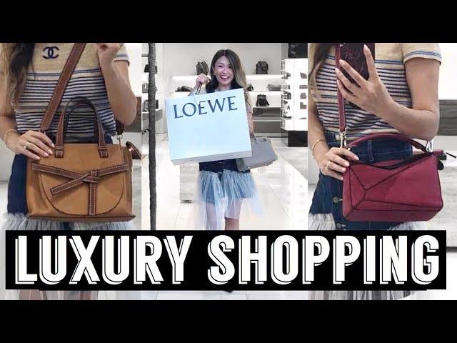 SHOP WITH ME & 6 WAYS TO WEAR THE LOEWE PUZZLE BAG!