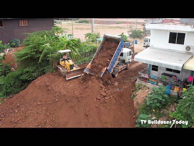 Step2,New project!! Good action D31P KOMATSU Dozer push the soil to fill the pit next to the house