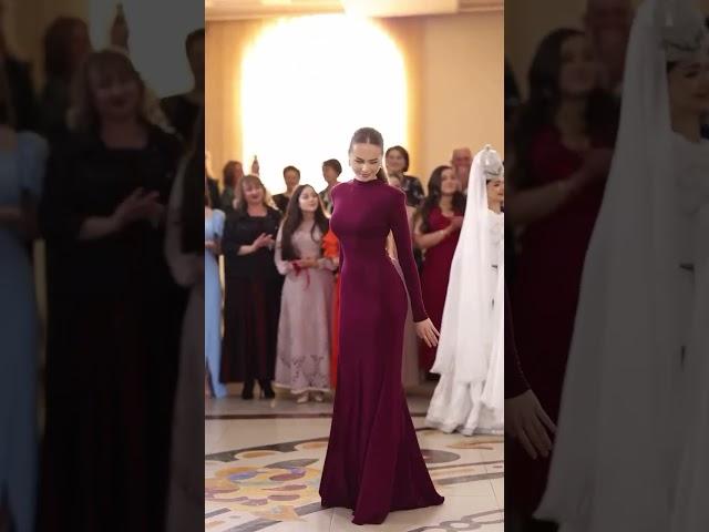 Какая она красивая #свадьба #кавказ #лезгинка #танец
