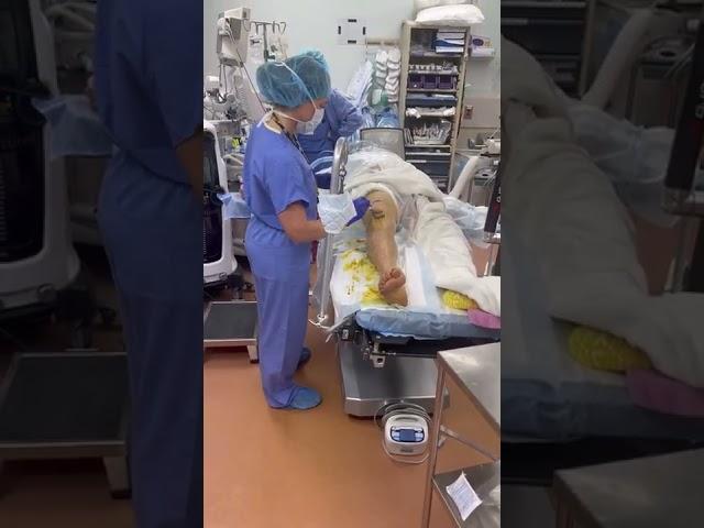 Cleaning the leg before knee replacement surgery