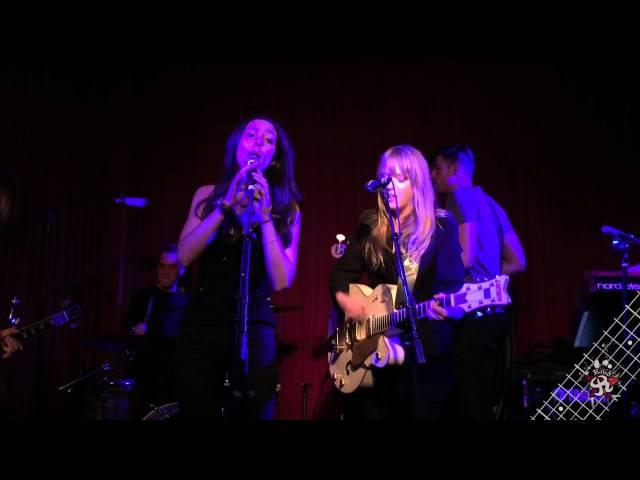 Lauren “LøLø” Mandel performs Heart Like That with Alexz Johnson