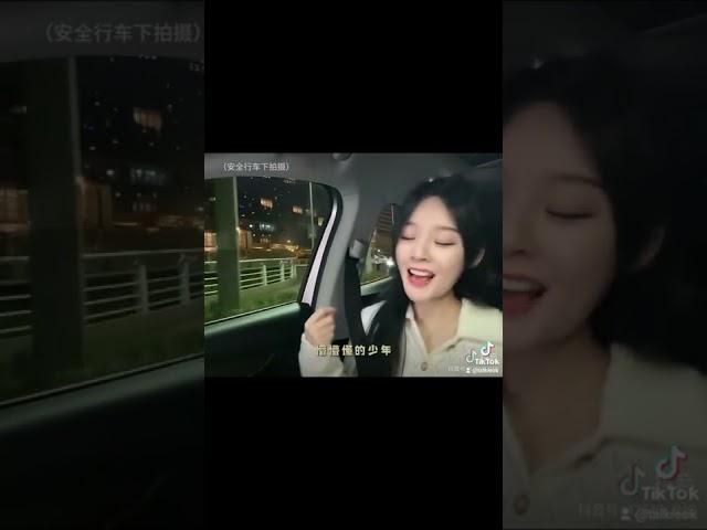 開車系列應該還不只這樣!?我喜歡開頭的大頭  哈!#墨爾本的秋天#傅鏘鏘#魚閃閃BLING#魚閃閃