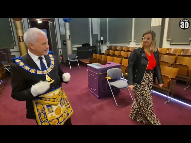 Le Grand Maitre de la Grande Loge Régulière de Belgique nous fait visiter son temple à Bruxelles