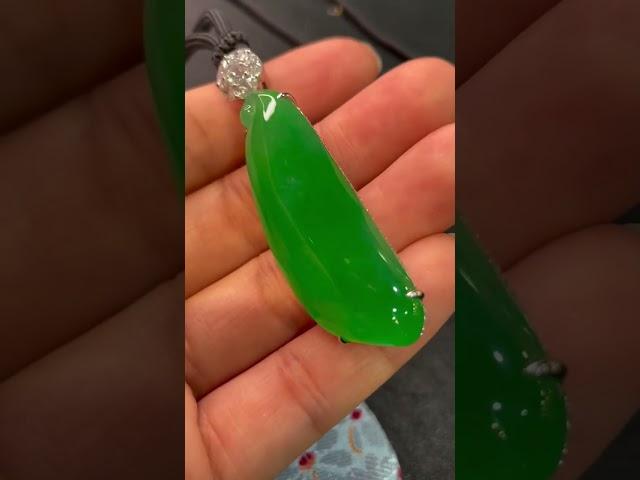 满绿冰种福瓜#jade #缅甸翡翠 #玉石 #收藏品 #玉雕设计 #翡翠 #创意 #珠宝