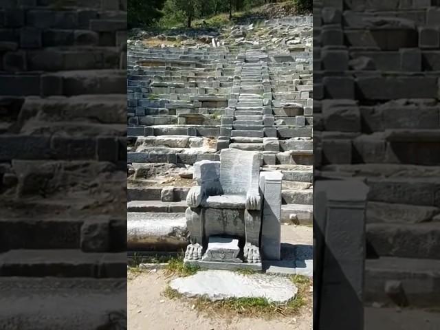Маленькие троны владык античной Приены и История Пи