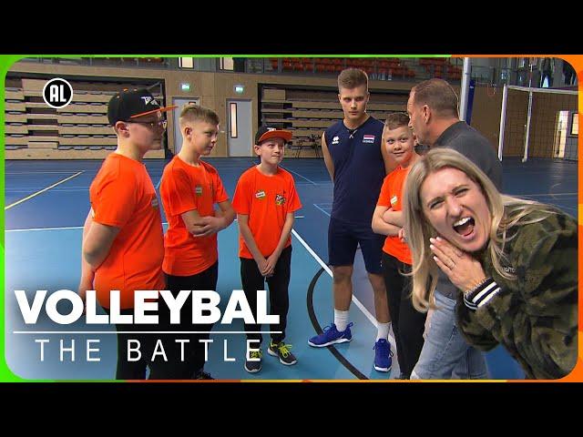 Helpt afluisteren de meiden naar de overwinning? | Battle Volleybal | Zappsport