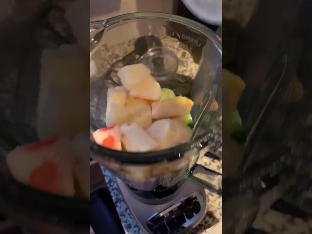Frozen pineapple detox drink hack #detoxweightloss #detoxdrink