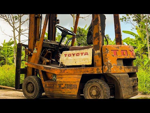 Old Forklift Trucks Restoration Project // TOYOTA Forklift Engine Repair