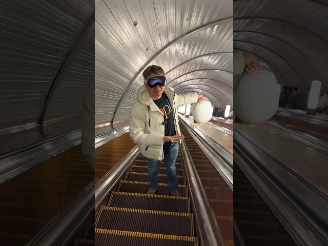 Apple Vision Pro в метро