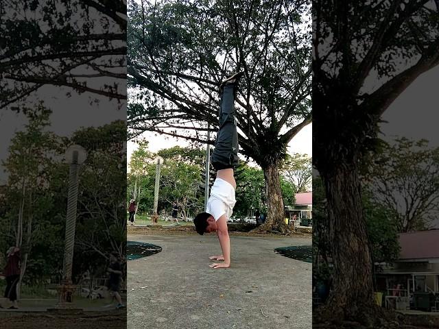 How to find Balance - How to do a Handstand Tutorial