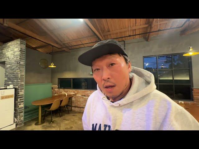 친구네 가게 마당에서 갈비살에 낮술 한잔했습니다