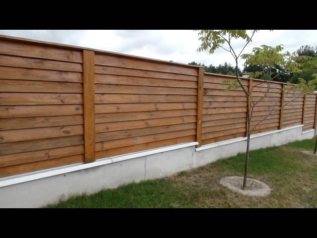 Красивый деревянный забор с цоколем для дачи и загородного дома