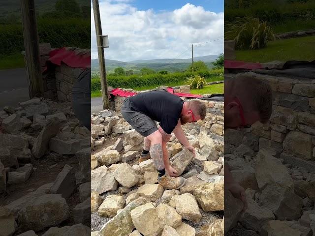 Building a stone wall #stonemasonry #gardendecor #diy #gardenlandscaping