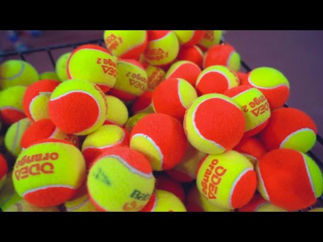 Оранжевый мяч Gorky Tennis Park