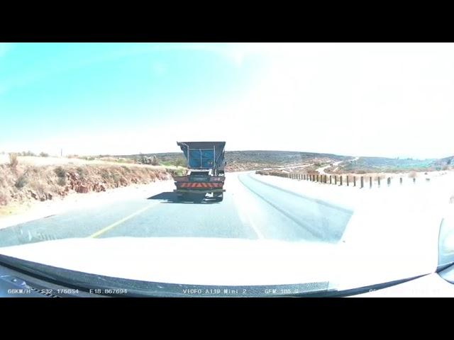 Reckless side tipper overtake almost causes a mess