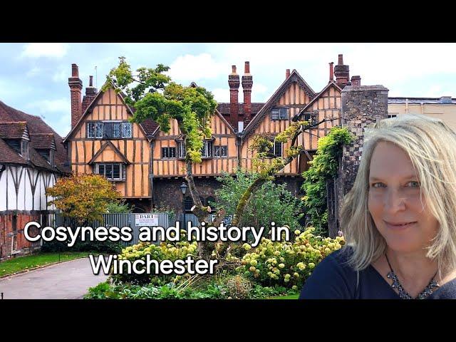 Falling for Winchester: cathedral,  college, and a cosy pub . Come along with a German womantraveler