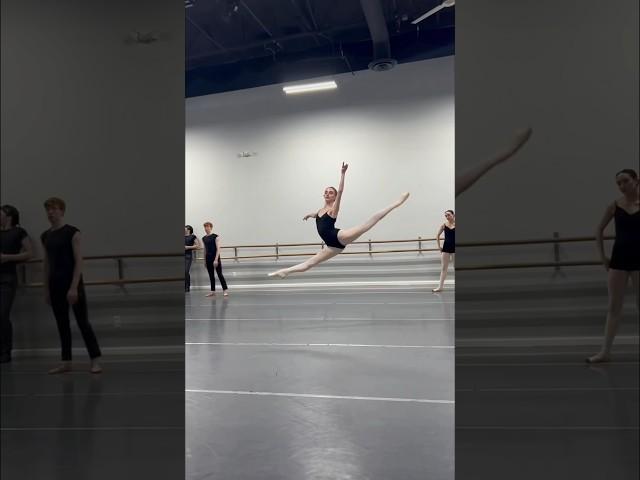 How tall are ballerinas ?  #ballet #balletclass #balletdancer #ballerina