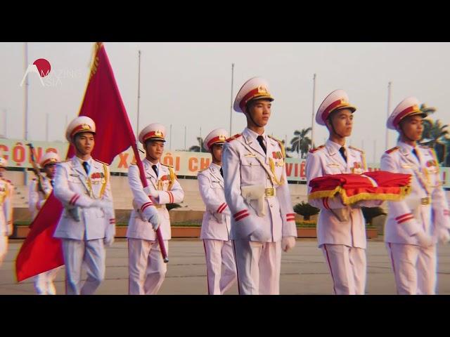 Visit Ho Chi Minh Mausoleum in the 129th birthday ceremony of Ho Chi Minh President