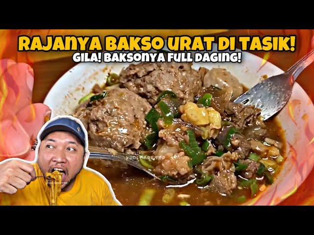 RIBUAN ORANG BERJUBEL DI BAKSO INI