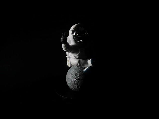 Painting a mini Astronaut.