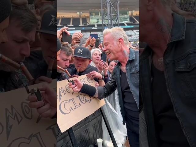 James Hetfield smoking with fans