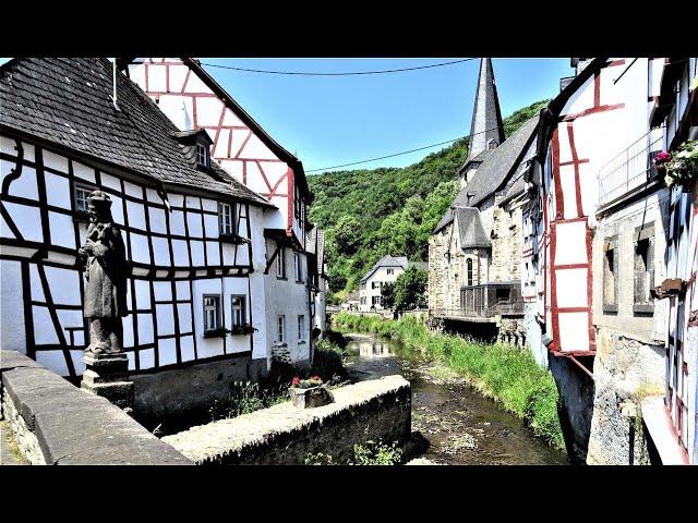 Monreal, das malerische Dorf im Elztal  in der Vulkaneifel.