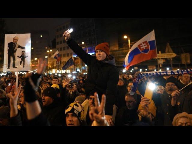 Σλοβακία: Οργισμένη διαδήλωση κατά του Φίτσο και των επαφών του με τον Πούτιν