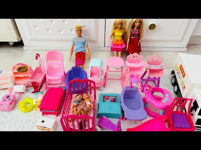 Skipper bebekler için Barbie bebekler eşya satın aldı