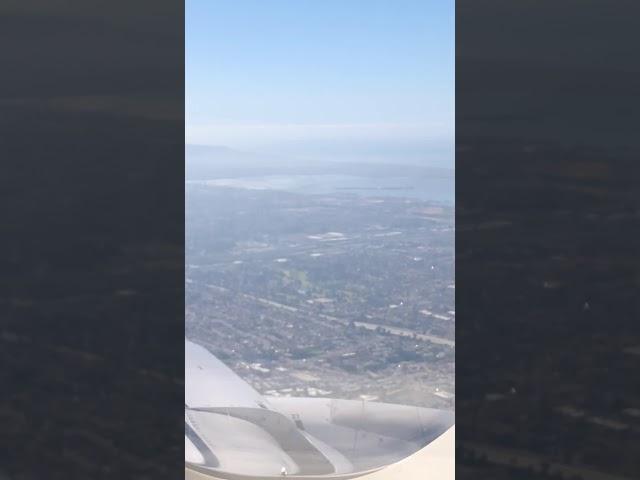 San Diego Travel Video. Landing at San Diego Airport. Flight from Houston to San Diego. IAH to SAN