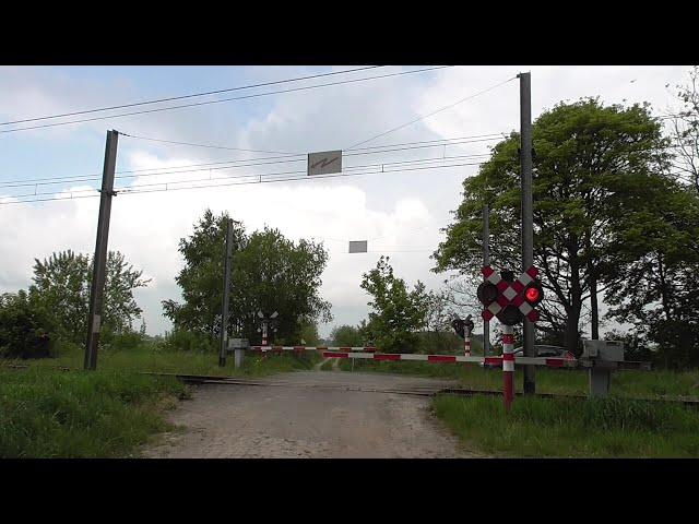 Passage a Niveau Quiévrain / Spoorwegovergang/ Railroad-/ Level Crossing/ Bahnübergang