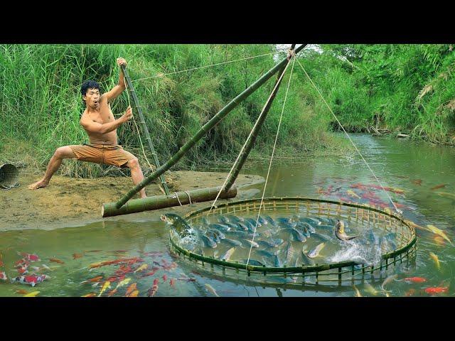 survival in the rainforest, using Bamboo to lure fish, Catch fish using big traps