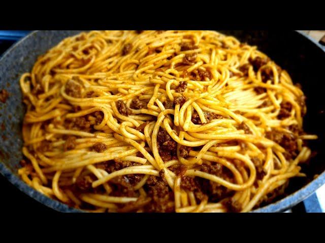 معكرونة باللحمة و صوص البندورة على الطريقة اللبنانية  Lebanese Spaghetti