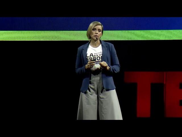 Una nueva mirada a un viejo problema | Karla Chaves | TEDxPuraVidaJoven