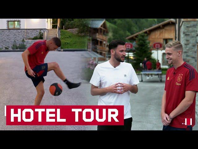 Hoteltour with Jay and Kenneth | 'He’s just pouring a beer for himself!'