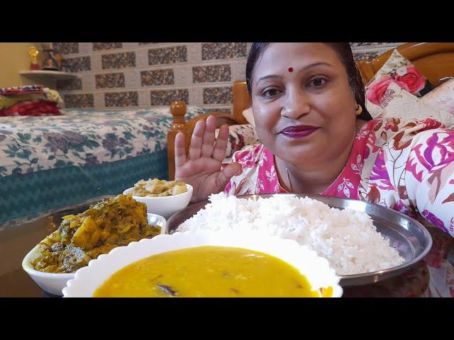 "BIGBITES "EATING RICE, BEULIR DAL, ALU POSTO, MACHER MATHA DIYE BADHAKOPIR TARKARI️