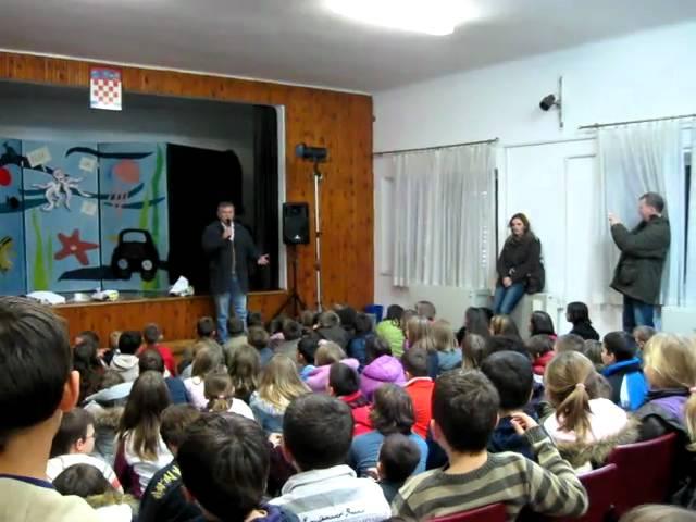 Franko Bako  pozdravlja djecu.avi
