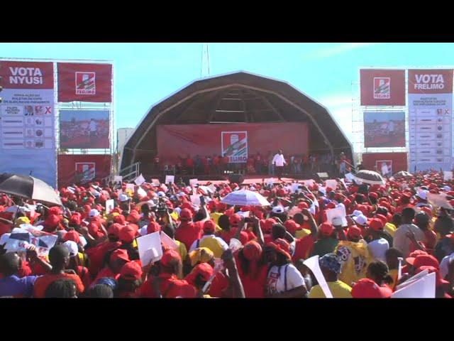 Mozambique elections: president Filipe Nyusi appears during last rally | AFP