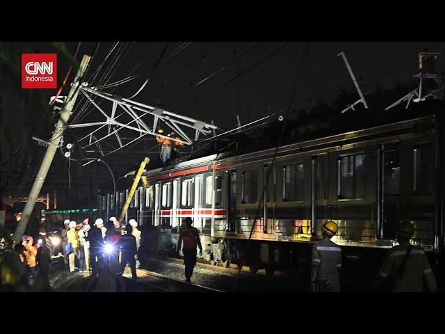 2 Kereta Tertimpa Tiang Listrik yang Roboh di Bekasi