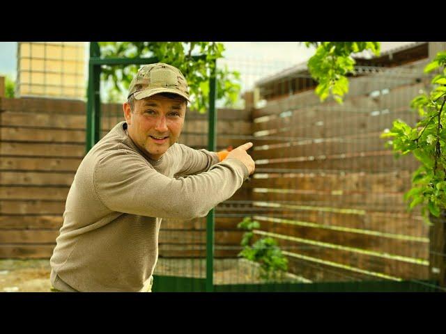 Шикарный забор своими руками. Теперь у кур забор круче чем у нас. Семейный деревенский влог