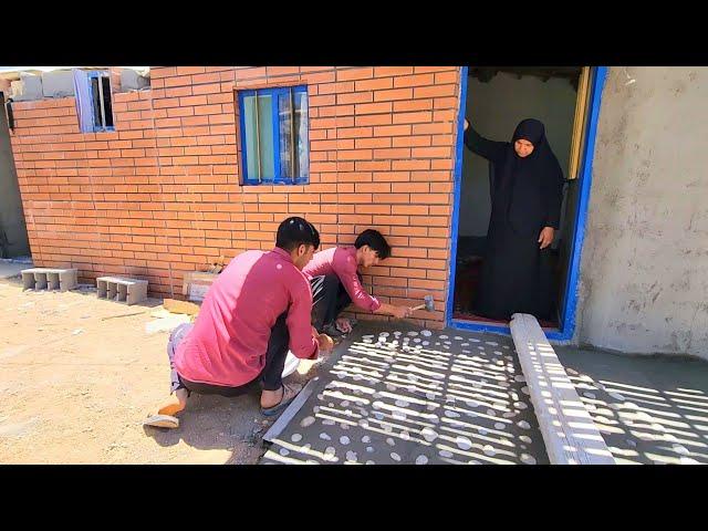 "Beauty and strength: cementing the front door of Abu's house with a stone and pleasant look"