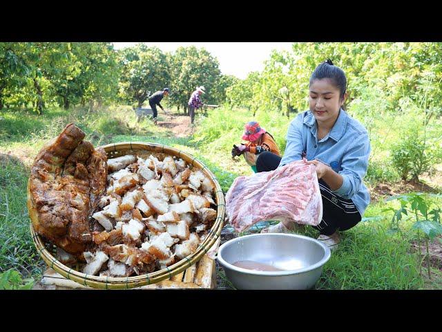 Yummy crispy pork cook in my mango farm - Country chefs