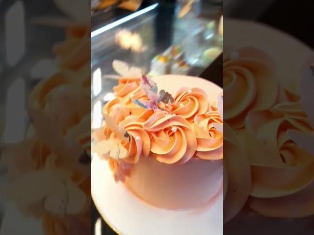 beautiful  cake  #cake #cakedecorating #firozabadimukesh #youtubeshorts @firozabadimukesh2506