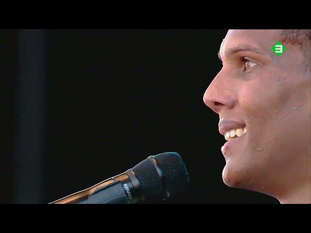 Stromae - Papaoutai (Pinkpop 09-06-2014)