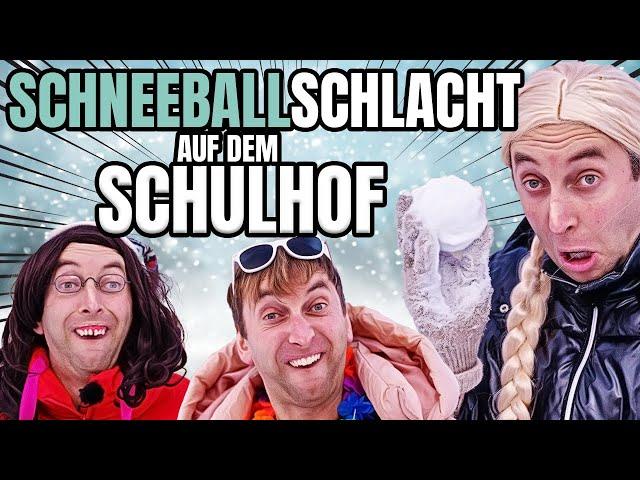 Sandra, Lexa und Mareike machen eine verbotene Schneeballschlacht auf dem Schulhof | Freshtorge