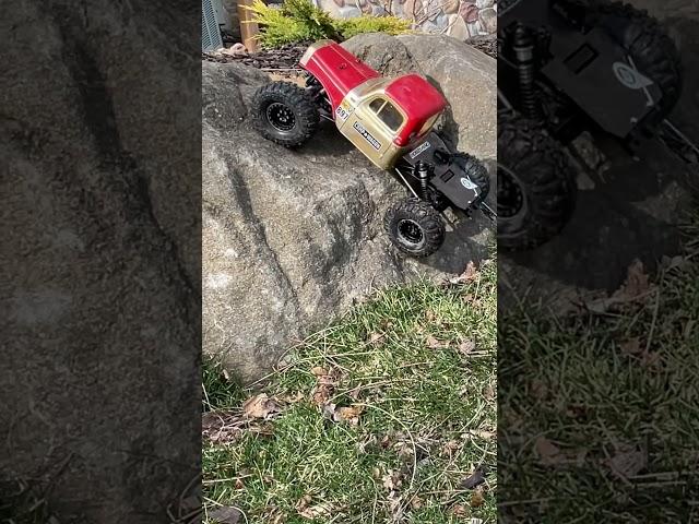 Element sendero 1/10, vertical climb. No problem. #rc #4x4 #rccrawler #paintjob #crawler #rcfacts 