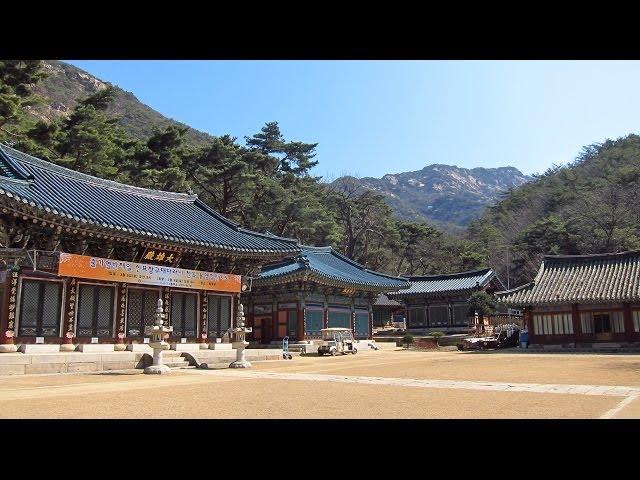 Hike up to Jingwansa Temple in Seoul, South Korea