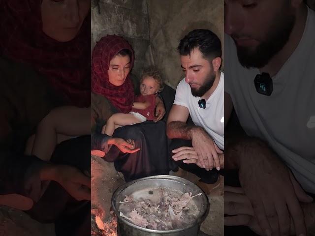 منموت من الجوع ولامنقبل مساعدات من نظام الاسد الي قتلنا وهجرنا